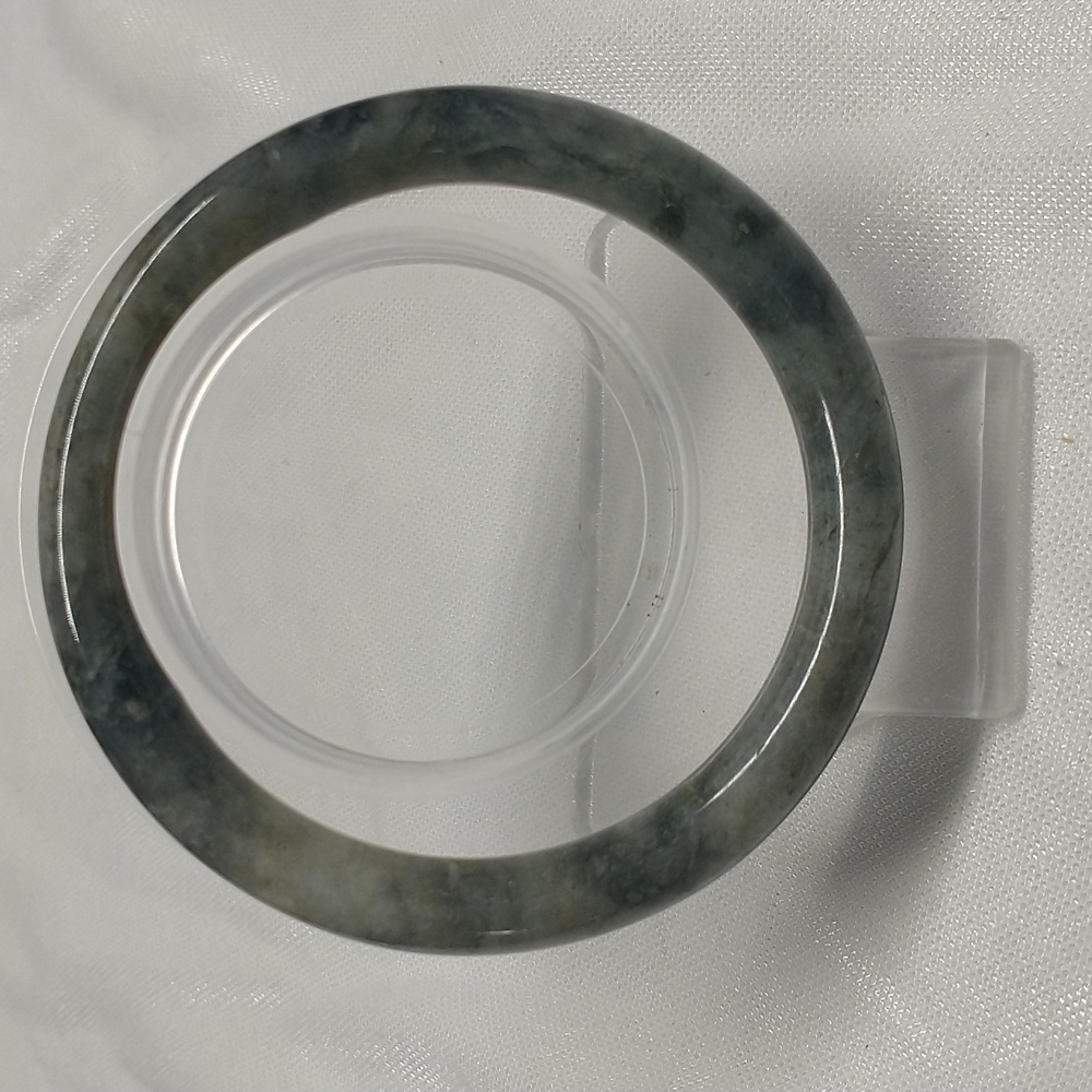 Jadeite bangle - Picture 2 of 6
